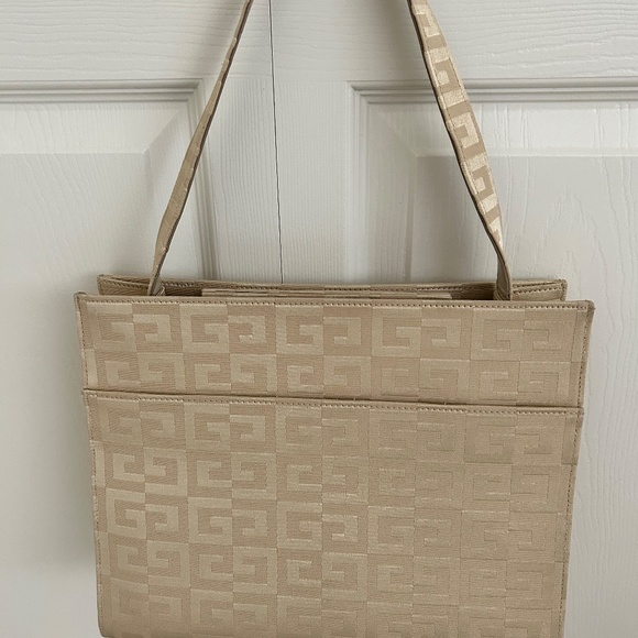 Sale! Rare Givenchy 4G Logo Monogram Beige Shoulder Bag - Picture 3 of 16